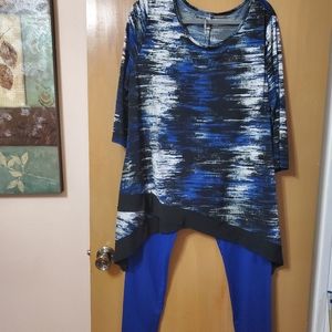 Emma Shirt 2x paired with leggins